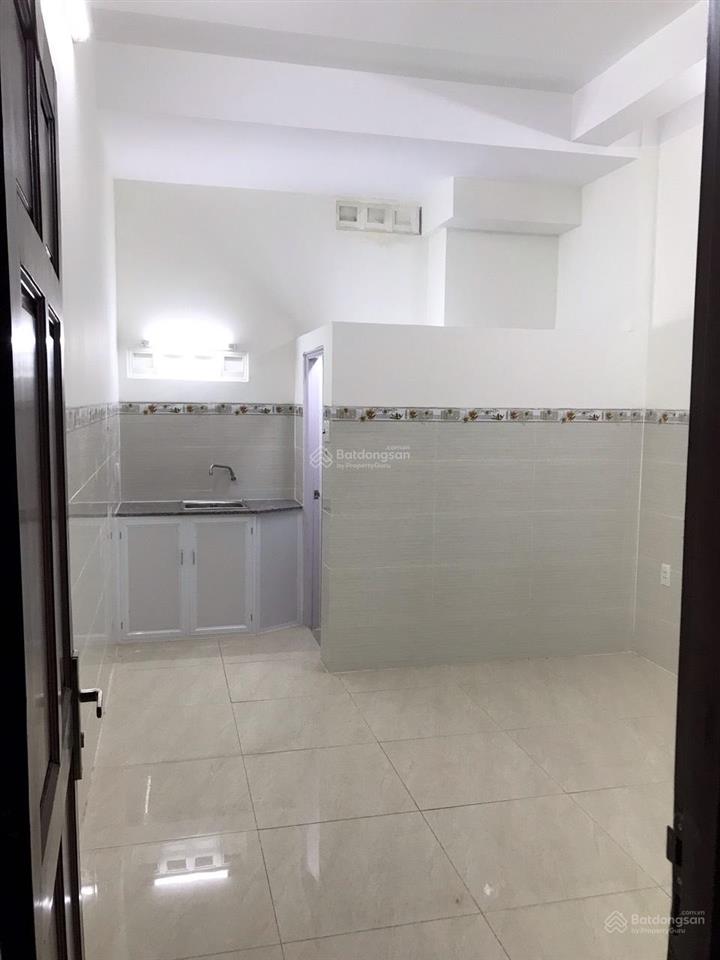 Còn 1p 3tr5 máy lạnh gần ngã tư thủ đức & các trường đh, khu cnc