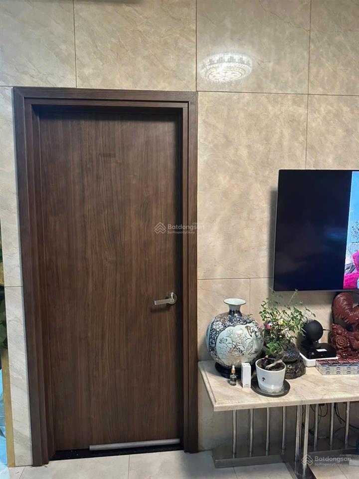 Bán căn hộ luxgarden quận 7 2pn 2wc 68m2 sân vườn riêng 35m giá 4.7 tỷ