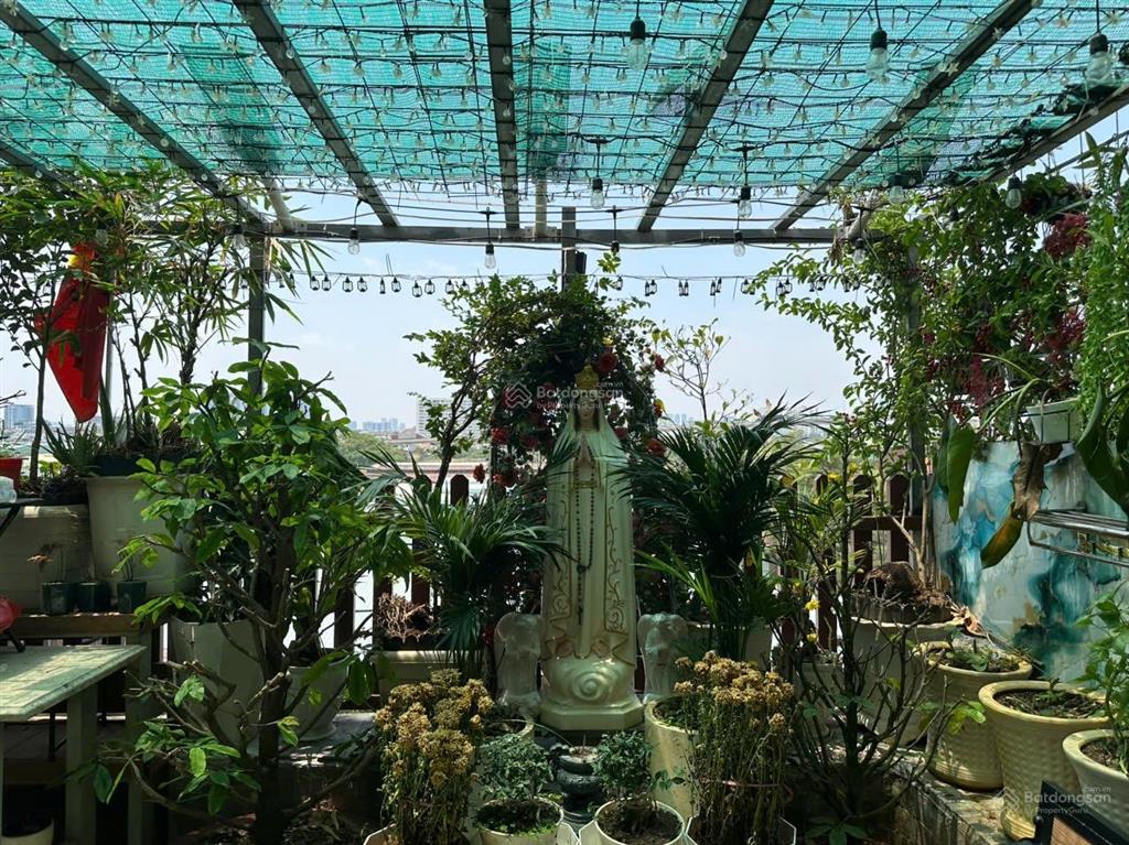 Bán căn hộ luxgarden quận 7 2pn 2wc 68m2 sân vườn riêng 35m giá 4.7 tỷ