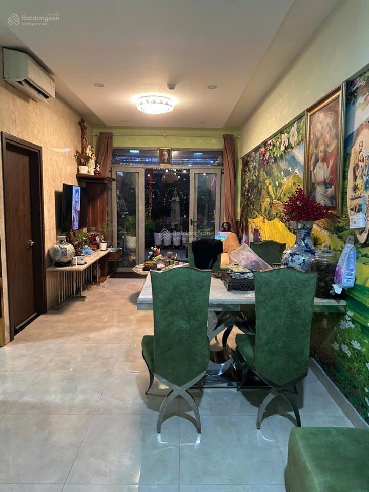 Bán căn hộ luxgarden quận 7 2pn 2wc 68m2 sân vườn riêng 35m giá 4.7 tỷ