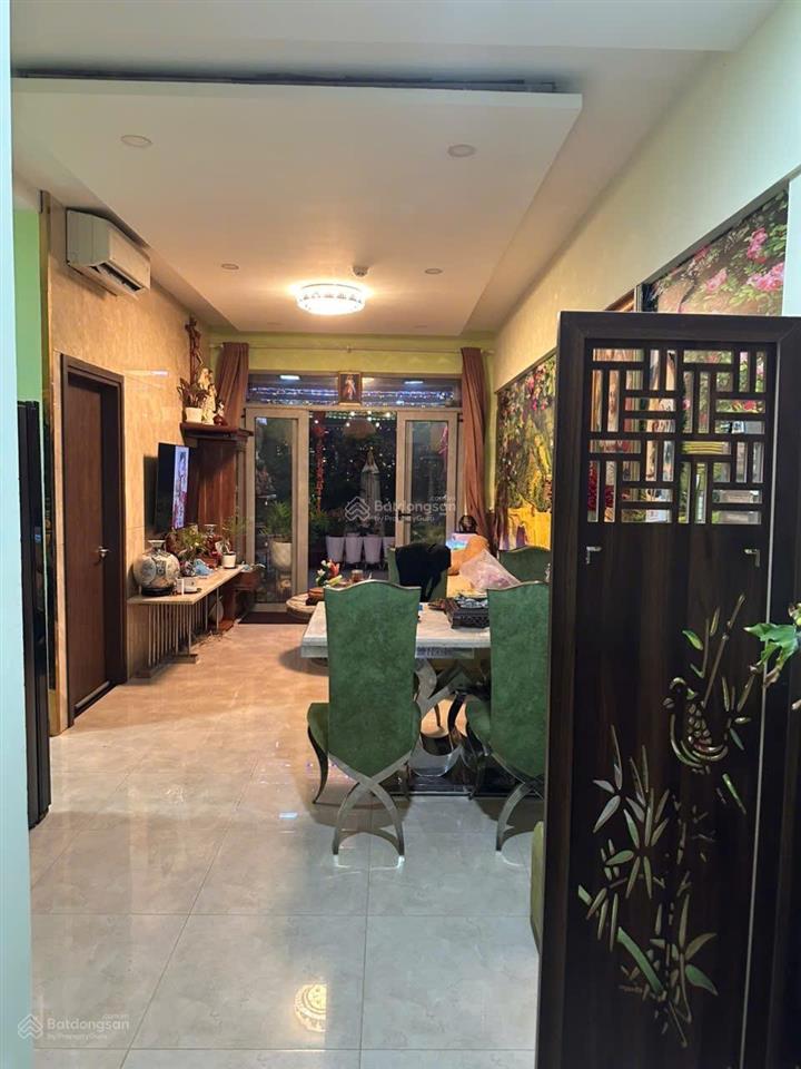 Bán căn hộ luxgarden quận 7 2pn 2wc 68m2 sân vườn riêng 35m giá 4.7 tỷ