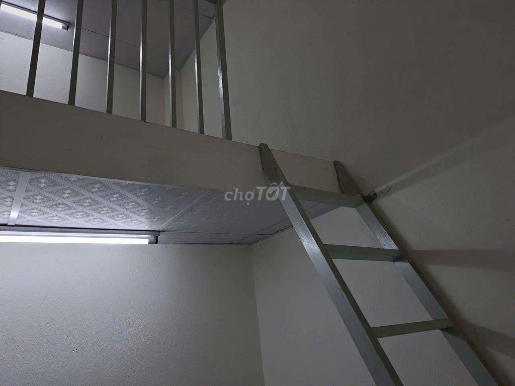 phòng trọ có sân rộng để xe cộ thoải mái 