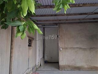 phòng trọ có sân rộng để xe cộ thoải mái 