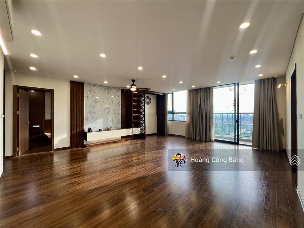 Cần bán chcc ngoại giao đoàn 133m2 | 4pn & 3wc. căn góc thoáng sáng tự nhiên