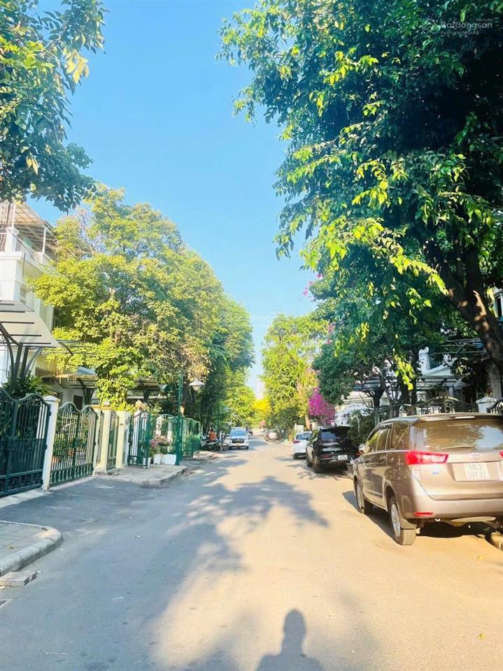 Cần bán gấp biệt thự hưng thái giá 33,5 tỷ, giá tốt nhất thị trường phú mỹ hưng