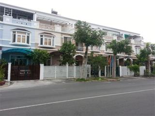 Hạ giá bán nhanh  gia đình cần bán gấp biệt thự hưng thái  phú mỹ hưng khu an ninh cao.