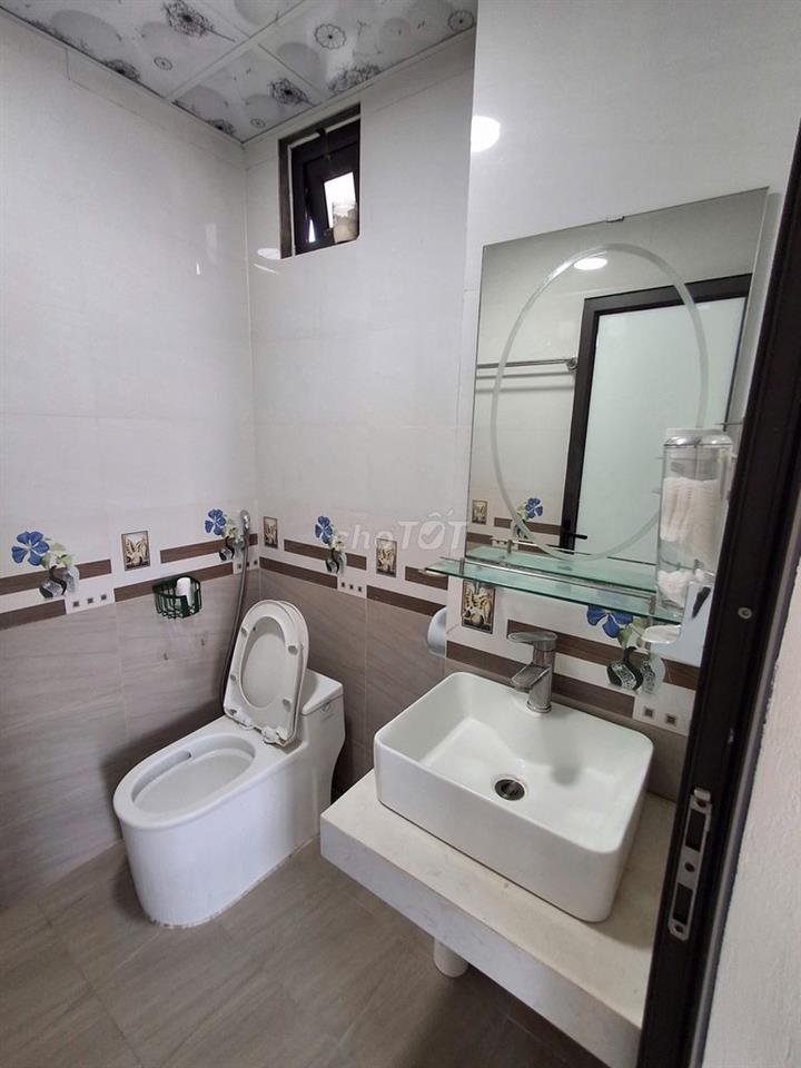 Cho thuê căn hộ khép kín nhà có thang máy phố Dương Lâm Văn Quán,HĐ