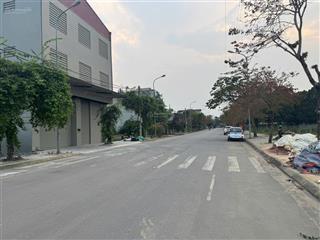 Bán đất mặt phố kinh doanh có vỉa hè chỉ hơn 2 tỷ