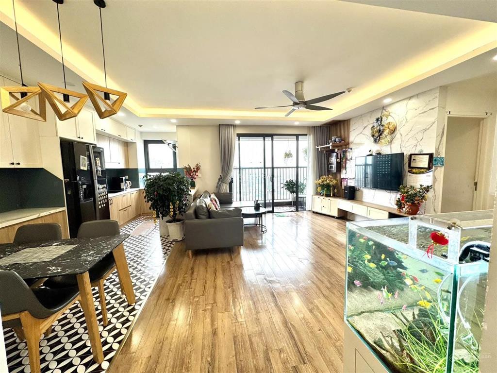 Bán căn góc 02 tòa d 3pn 2wc 103m2 trên sổ. giá 11 tỷ có tl