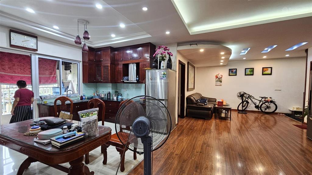 Bán căn góc ban công đông và bắc ct2 129,6m2 skylight 125d minh khai