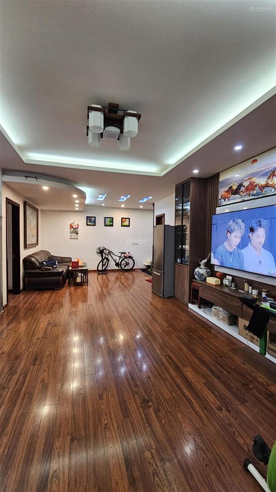 Bán căn góc ban công đông và bắc ct2 129,6m2 skylight 125d minh khai
