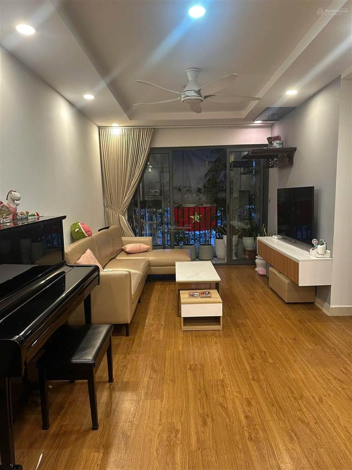 Bán căn góc 93m2 sổ đỏ, giá 7 tỷ. 3pn.
