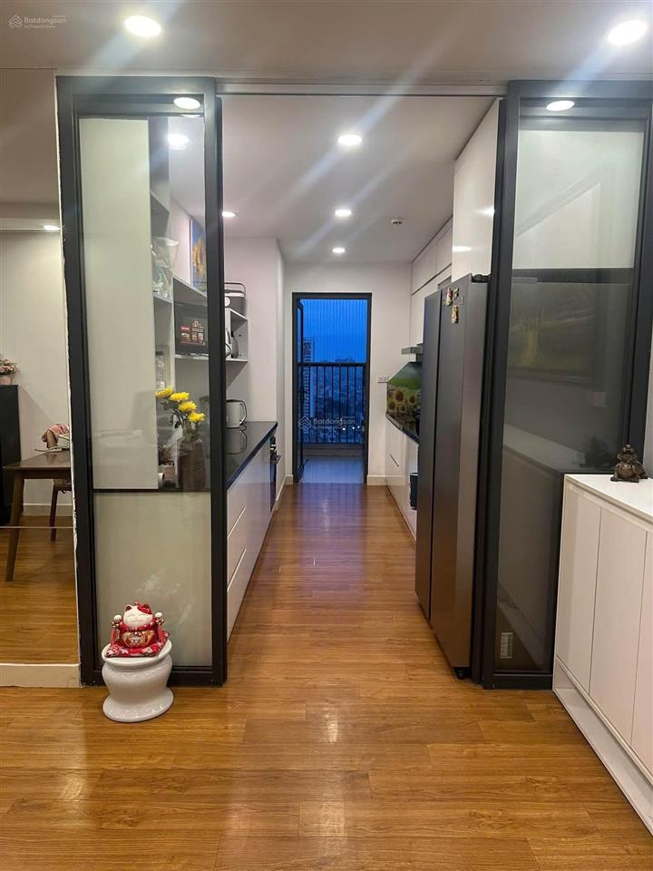 Bán căn góc 93m2 sổ đỏ, giá 7 tỷ. 3pn.