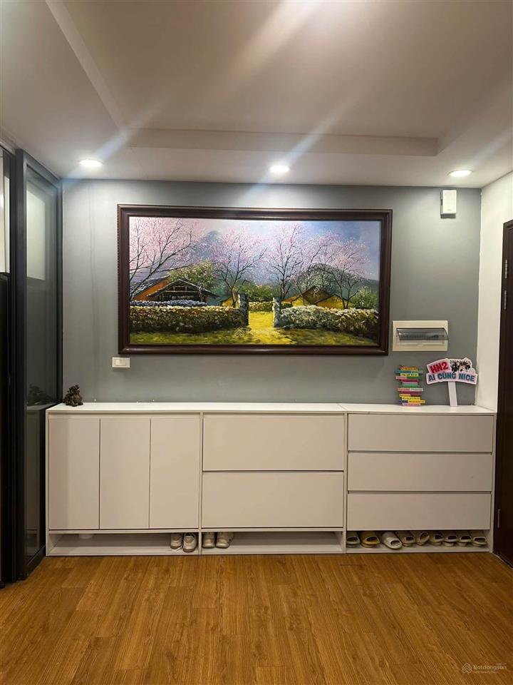 Bán căn góc 93m2 sổ đỏ, giá 7 tỷ. 3pn.