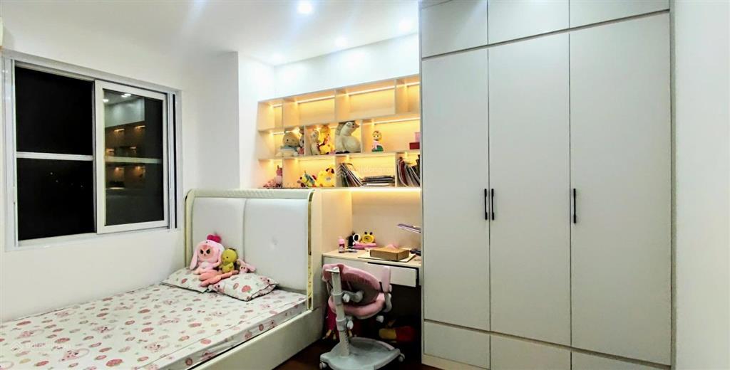 Bán căn góc 4 pn 122m2 tòa 96 định công.