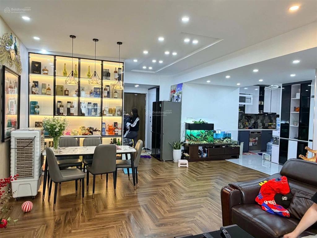 Bán căn góc 4 pn 122m2 tòa 96 định công.