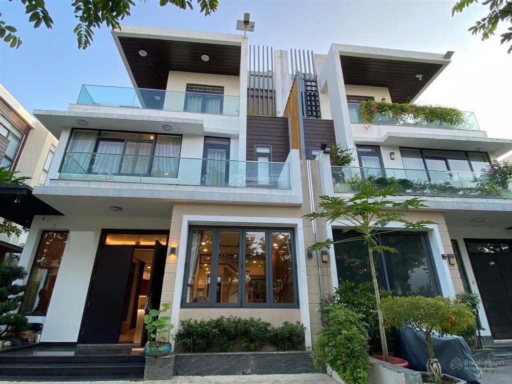 Bán biệt thự lucasta villa khang điền 4pn 5wc đông nam ngang 10m full nội thất biệt thự song lập