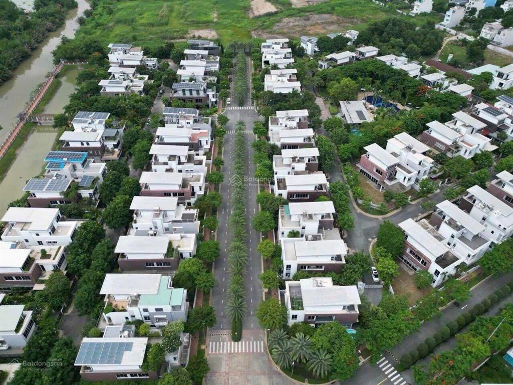 Cho thuê biệt thự đơn lập 4pn+1 riviera cove  biệt thự gần khu đô thị global city