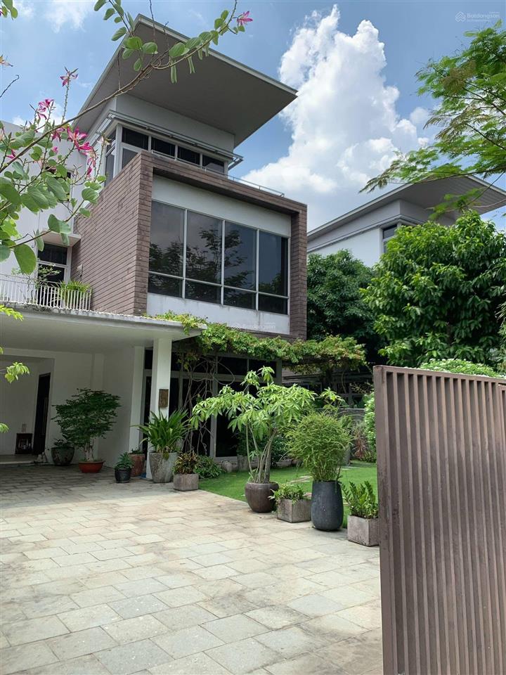 Cho thuê biệt thự đơn lập 4pn+1 riviera cove  biệt thự gần khu đô thị global city