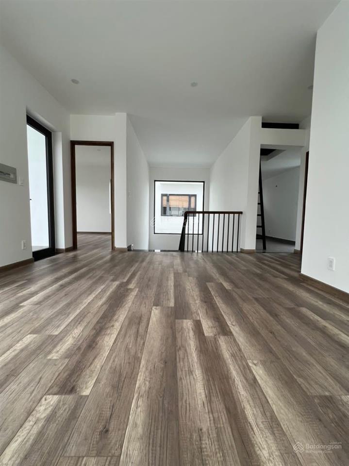 Cho thuê biệt thự đơn lập 4pn+1 riviera cove  biệt thự gần khu đô thị global city