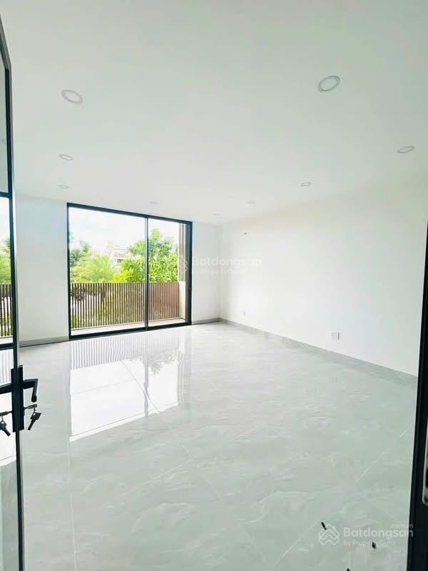 Quận 2  khu global city  cho thuê nhà global city nguyên căn 5 tầng có thang máy