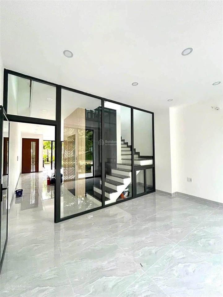 Quận 2  khu global city  cho thuê nhà global city nguyên căn 5 tầng có thang máy