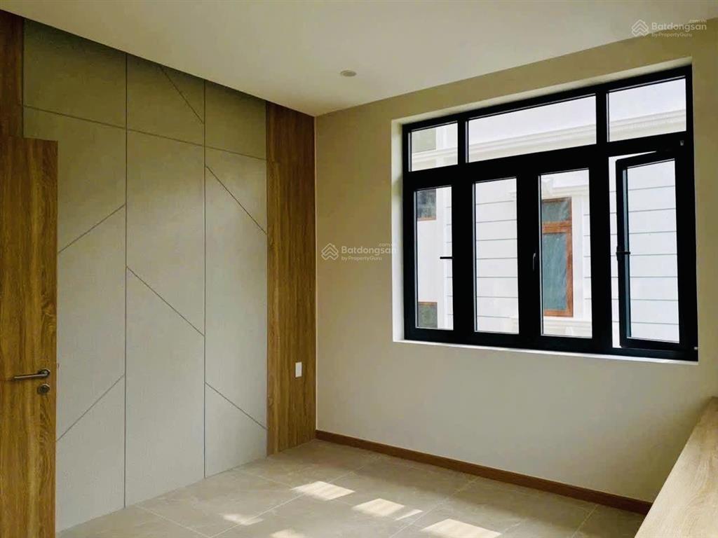 Quận 9 (giáp quận 2)  cho thuê biệt thự liên phường gần khu global city  size 4pn 3wc