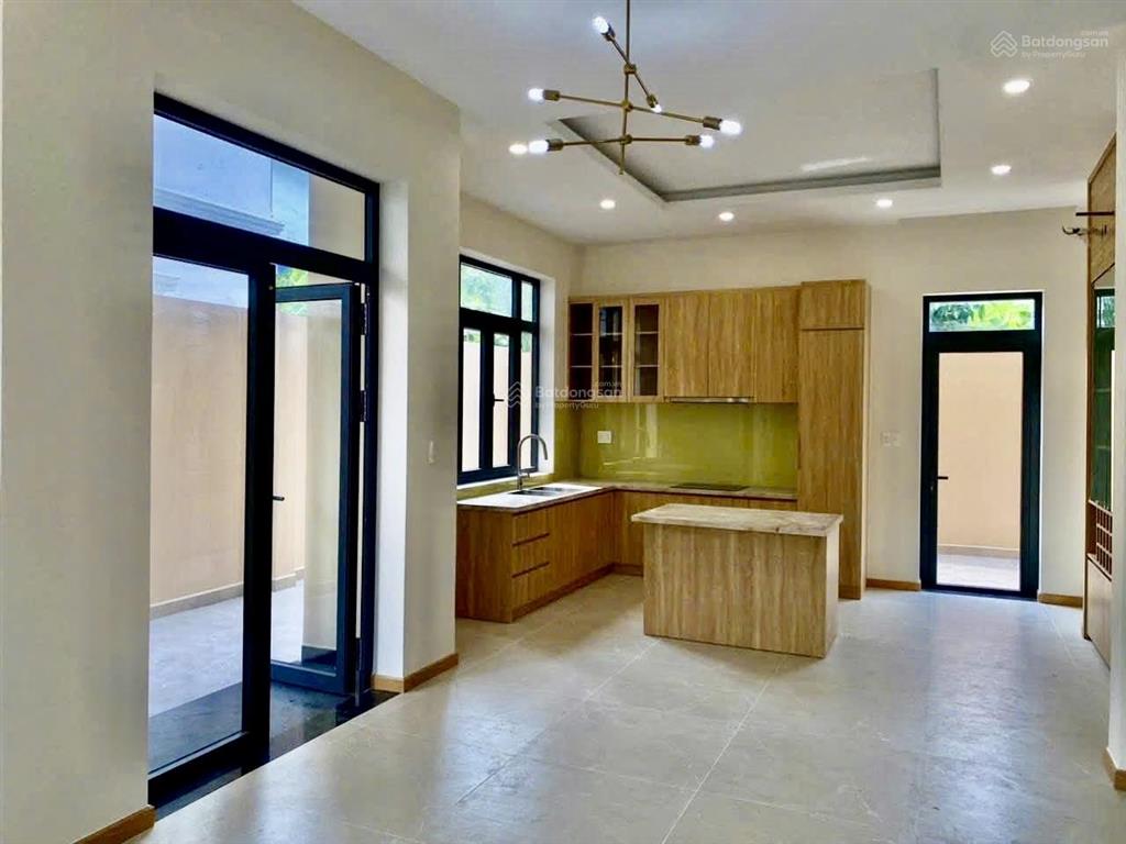 Quận 9 (giáp quận 2)  cho thuê biệt thự liên phường gần khu global city  size 4pn 3wc