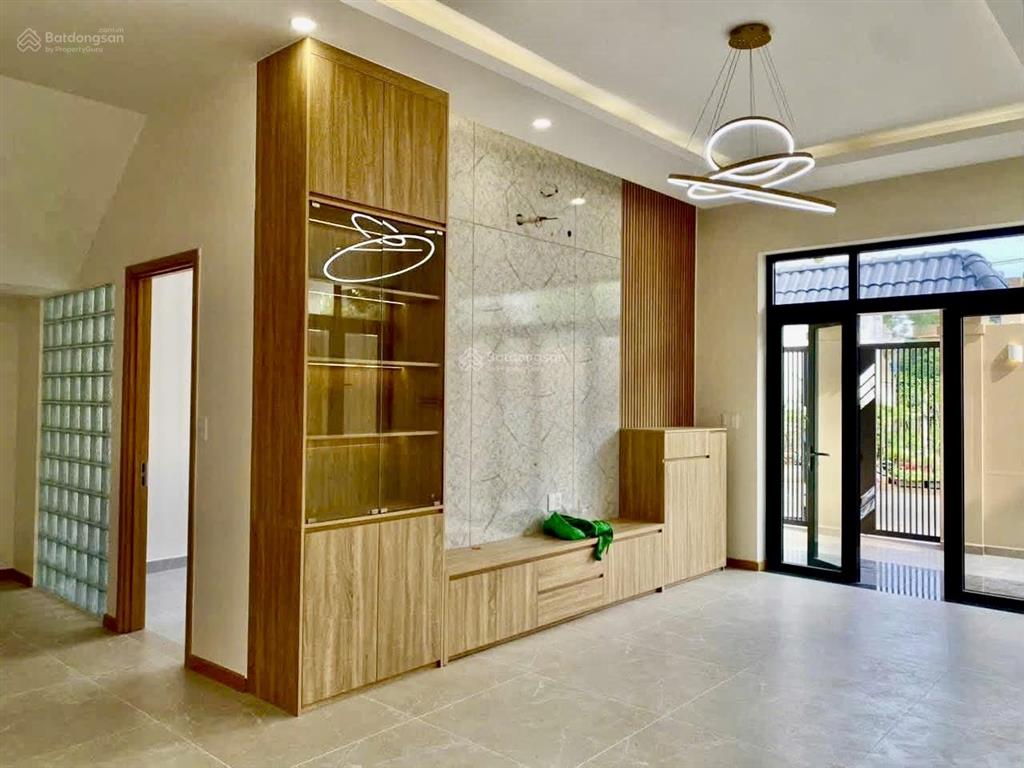 Quận 9 (giáp quận 2)  cho thuê biệt thự liên phường gần khu global city  size 4pn 3wc