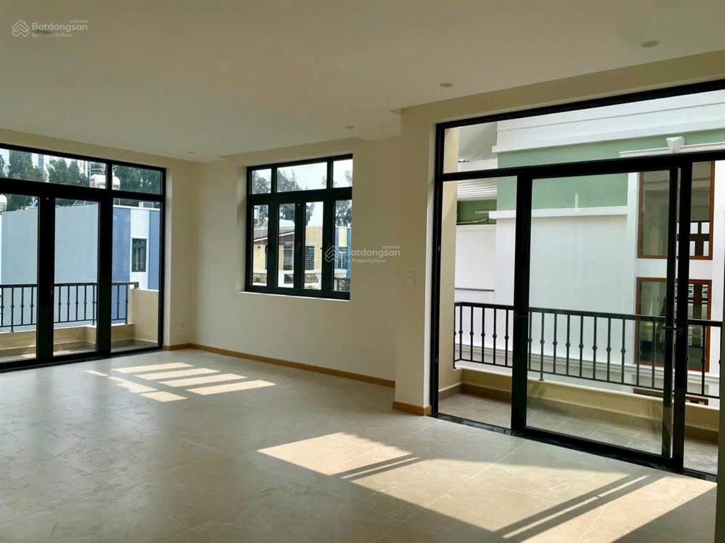 Quận 9 (giáp quận 2)  cho thuê biệt thự liên phường gần khu global city  size 4pn 3wc