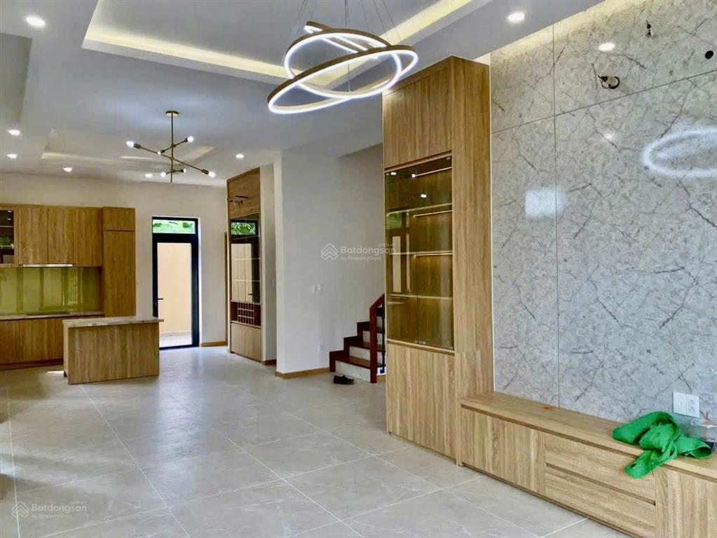 Quận 9 (giáp quận 2)  cho thuê biệt thự liên phường gần khu global city  size 4pn 3wc