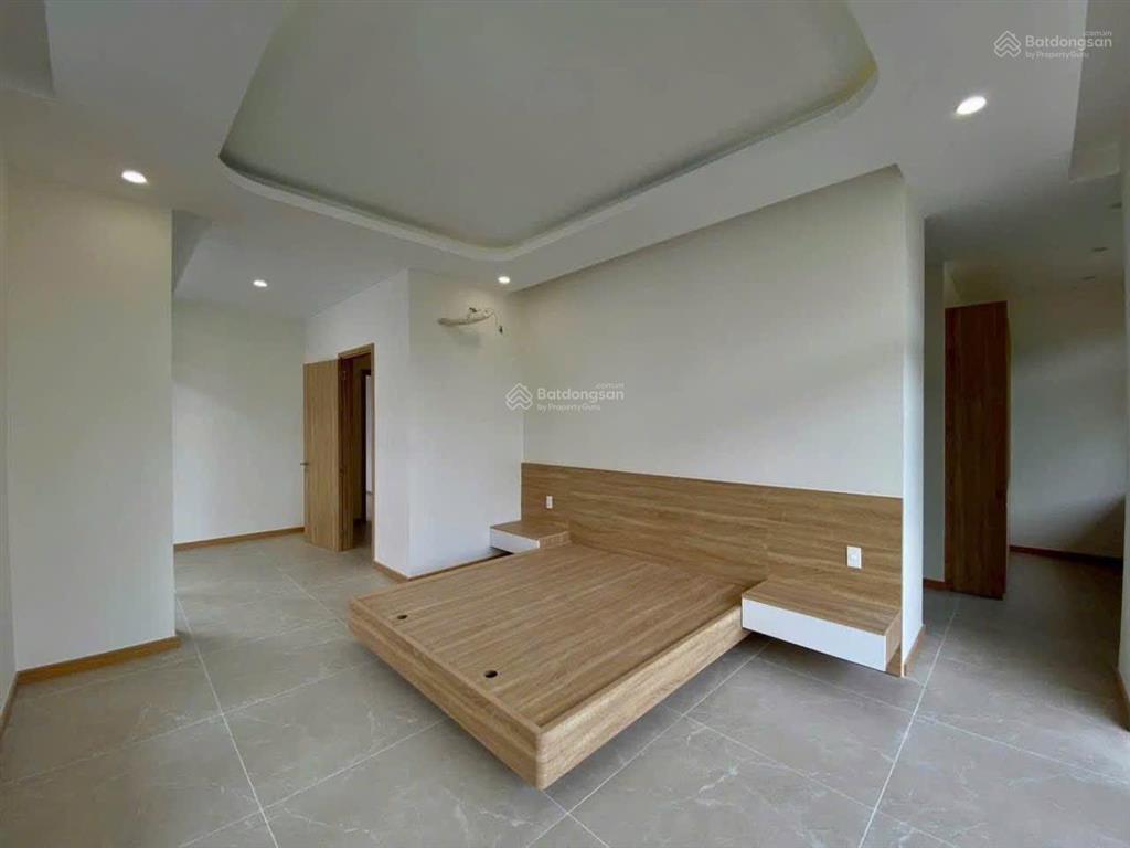 Quận 9 (giáp quận 2)  cho thuê biệt thự liên phường gần khu global city  size 4pn 3wc