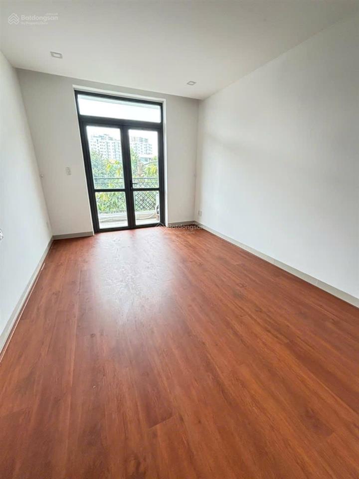 Cho thuê biệt thự đơn lập gần global city 12 phòng full nội thất mới  có sân vườn nhỏ & thang máy