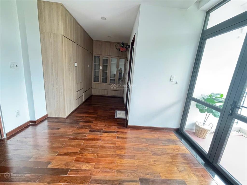 Cho thuê biệt thự đơn lập gần global city 12 phòng full nội thất mới  có sân vườn nhỏ & thang máy