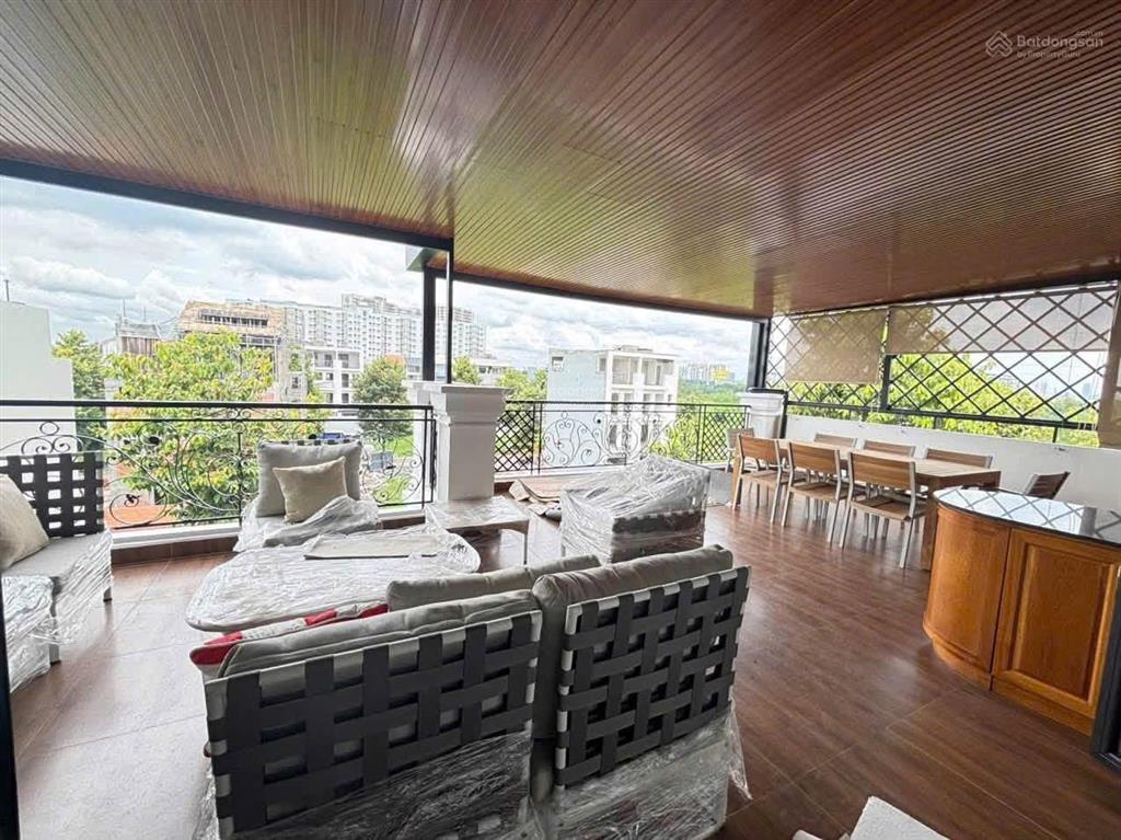 Cho thuê biệt thự đơn lập gần global city 12 phòng full nội thất mới  có sân vườn nhỏ & thang máy