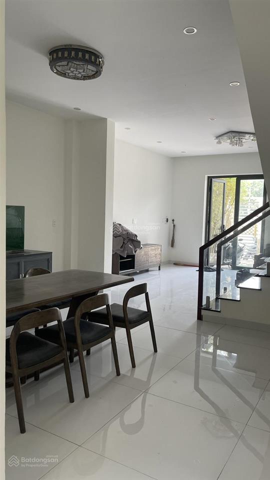 Nhà 5 phòng ngủ tại khu lục quân 2 full nội thất