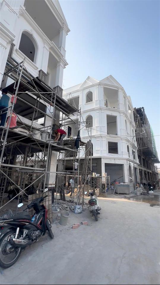 Nhà phố q8 kdc compound liền kề đl võ văn kiệt, 198m2 cn 65m2, 6,5 tỷ sổ hồng riêng công chứng ngay