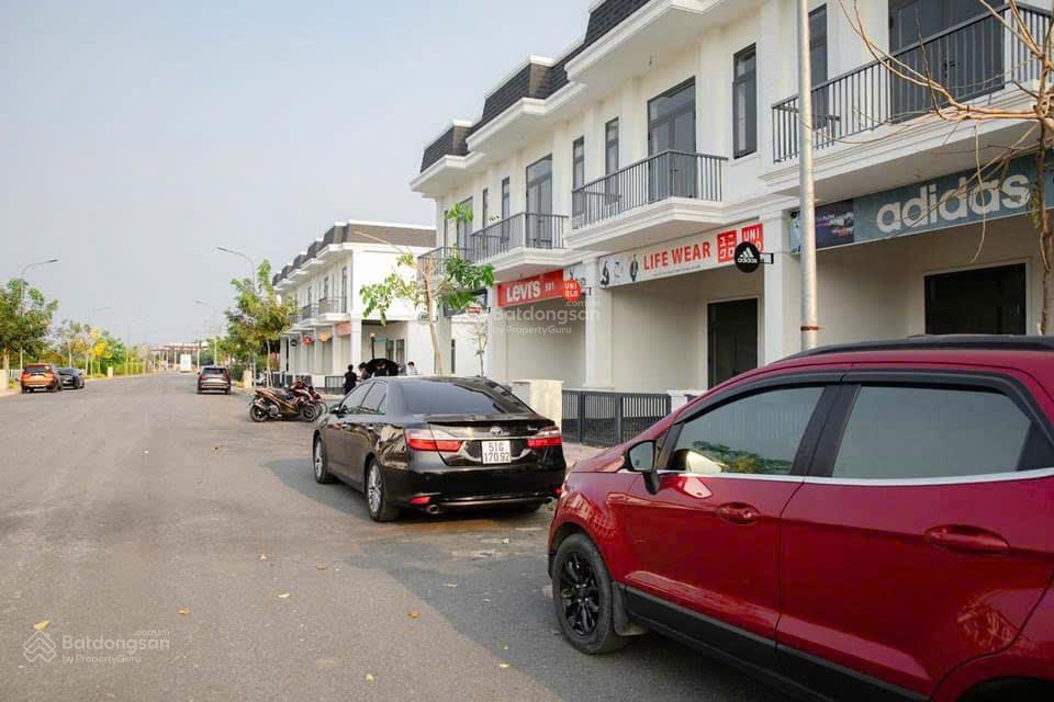 Hàng ngộp! khách kẹt tc gửi bán gấp. giá 1tỷ100/nền, dt=80m2, shr, cạnh quỹ đất vingroup đức hòa