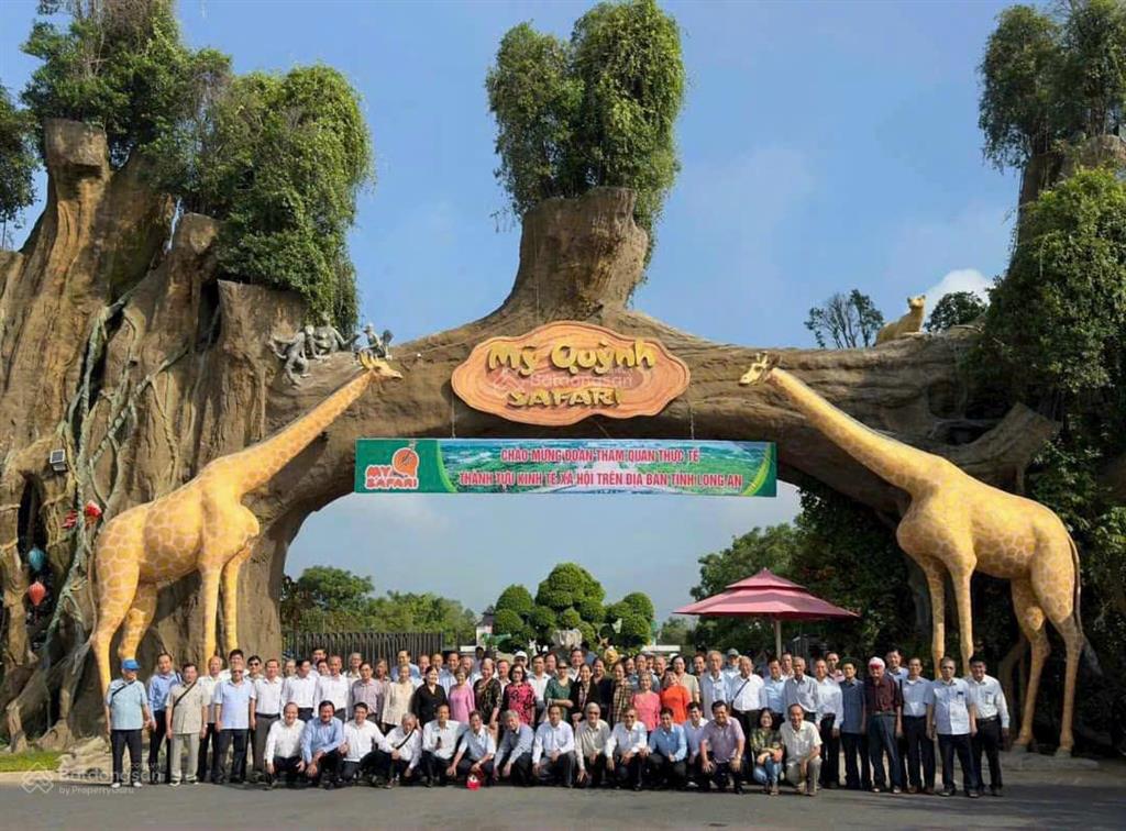 Hàng ngộp! khách kẹt tc gửi bán gấp. giá 1tỷ100/nền, dt=80m2, shr, cạnh quỹ đất vingroup đức hòa