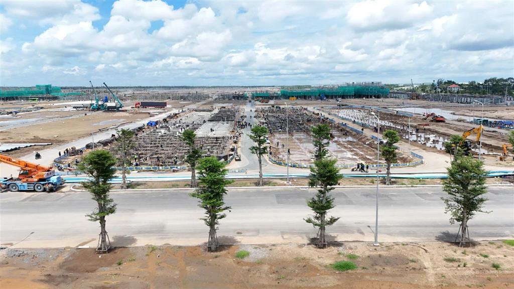 Nhà phố 1 trệt 3 lầu  giá 5,3 tỷ  sở hữu lầu dài  vị trí cực đẹp gần công viên trí thức