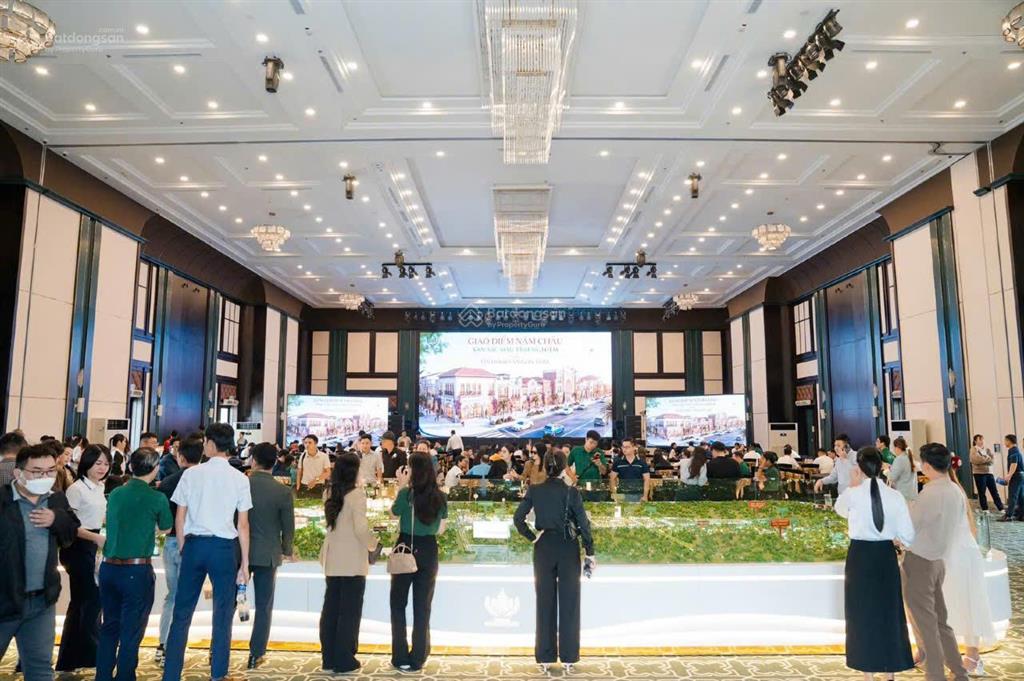 Nhà phố 1 trệt 3 lầu  giá 5,3 tỷ  sở hữu lầu dài  vị trí cực đẹp gần công viên trí thức