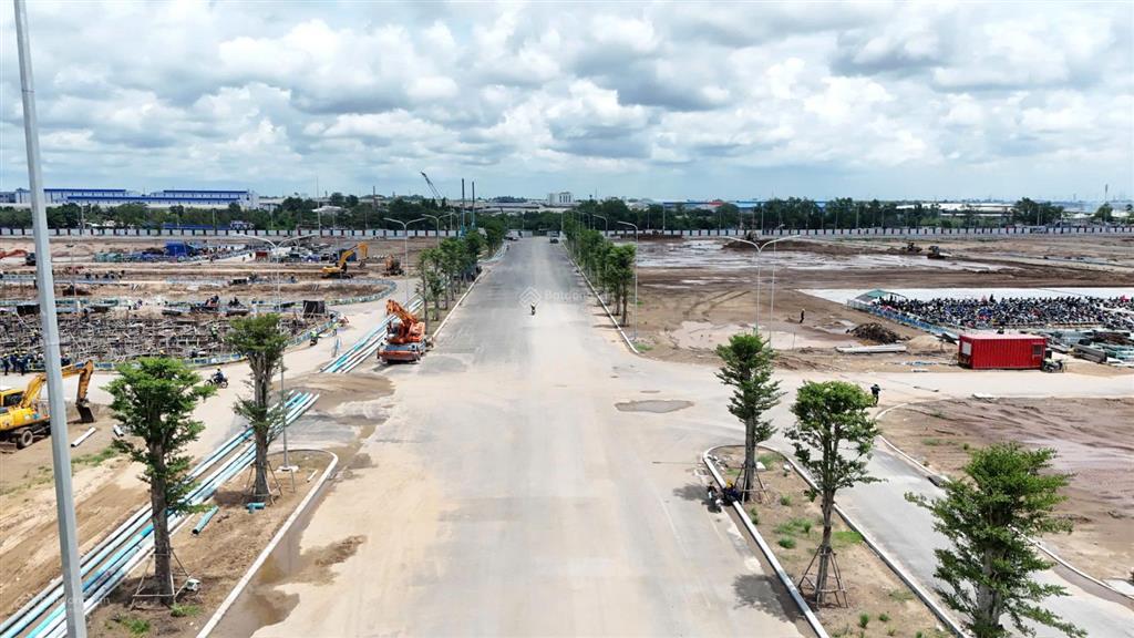 Nhà phố 1 trệt 3 lầu  giá 5,3 tỷ  sở hữu lầu dài  vị trí cực đẹp gần công viên trí thức
