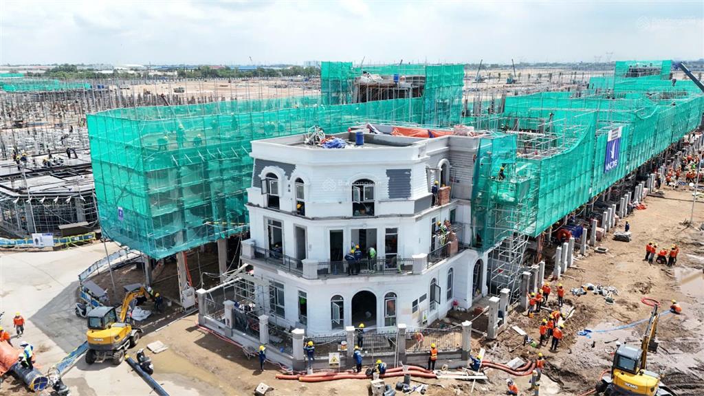 Nhà phố 1 trệt 3 lầu  giá 5,3 tỷ  sở hữu lầu dài  vị trí cực đẹp gần công viên trí thức