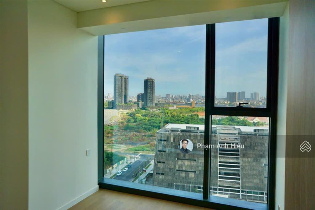 Đây là căn 2pn view q1 trục đẹp nhất  ban công lớn gần sông, trục 08 phát tài cực tốt