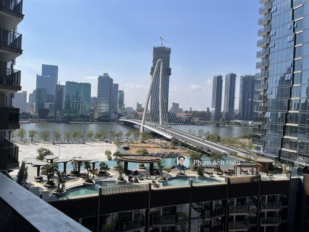 1pn điển hình view sông sài gòn, hồ bơi và cầu ba son. hướng mát cả ngày không nắng