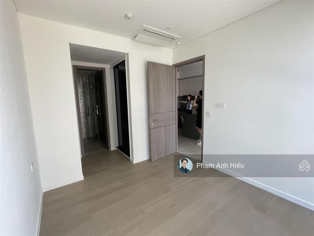 1pn điển hình view sông sài gòn, hồ bơi và cầu ba son. hướng mát cả ngày không nắng