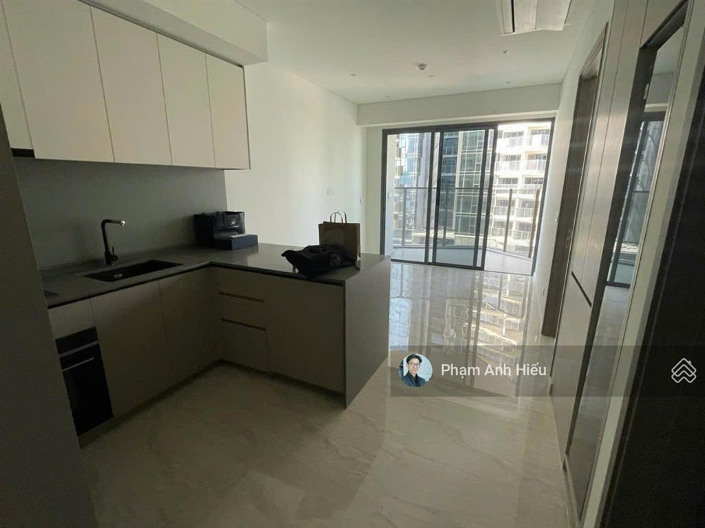 1pn điển hình view sông sài gòn, hồ bơi và cầu ba son. hướng mát cả ngày không nắng