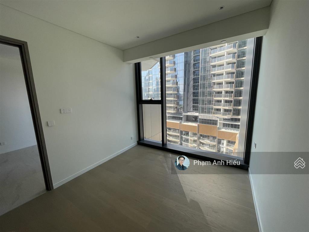 1pn điển hình view sông sài gòn, hồ bơi và cầu ba son. hướng mát cả ngày không nắng