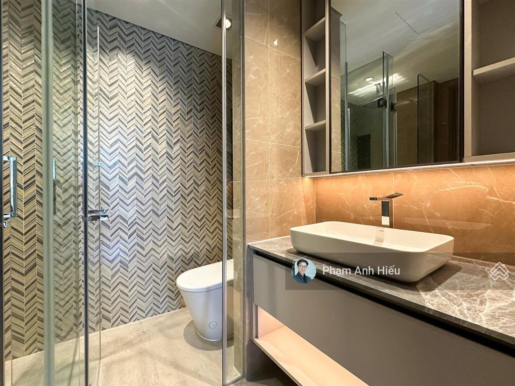 1pn điển hình view sông sài gòn, hồ bơi và cầu ba son. hướng mát cả ngày không nắng