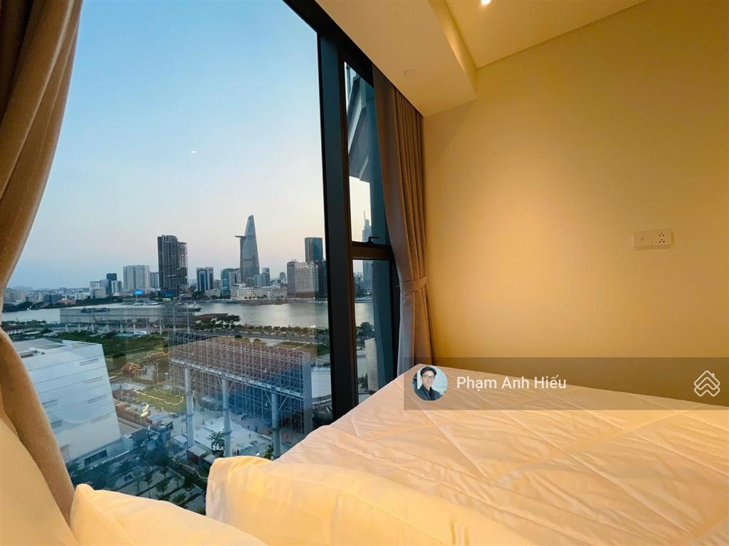 Đây là căn 2pn view q1 trục đẹp  ban công lớn gần sông, trục 08 phát tài cực tốt